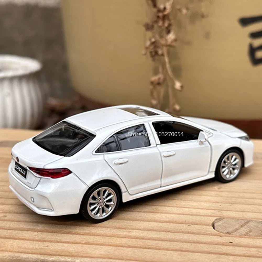 Corolla Classic: 1/43 Scale Toyota Corolla Alloy Model Car