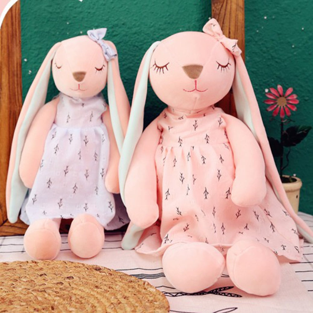 Peluche lapin en tenue 35 cm